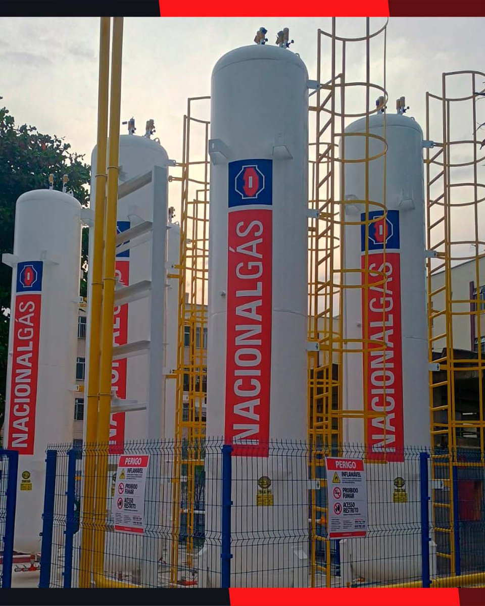 Olha o tamanho da brincadeira aí! 😅
Pode até parecer pequeno na foto, mas cada cilindro desse da Nacional Gás tem mais de 6 metros de comprimento!
Adesivos feitos sob medida.

Chama no WhatsApp: 21 97014-2995 (Link na bio)
#CaitanoArtes #Grafica #comunicacaovisual