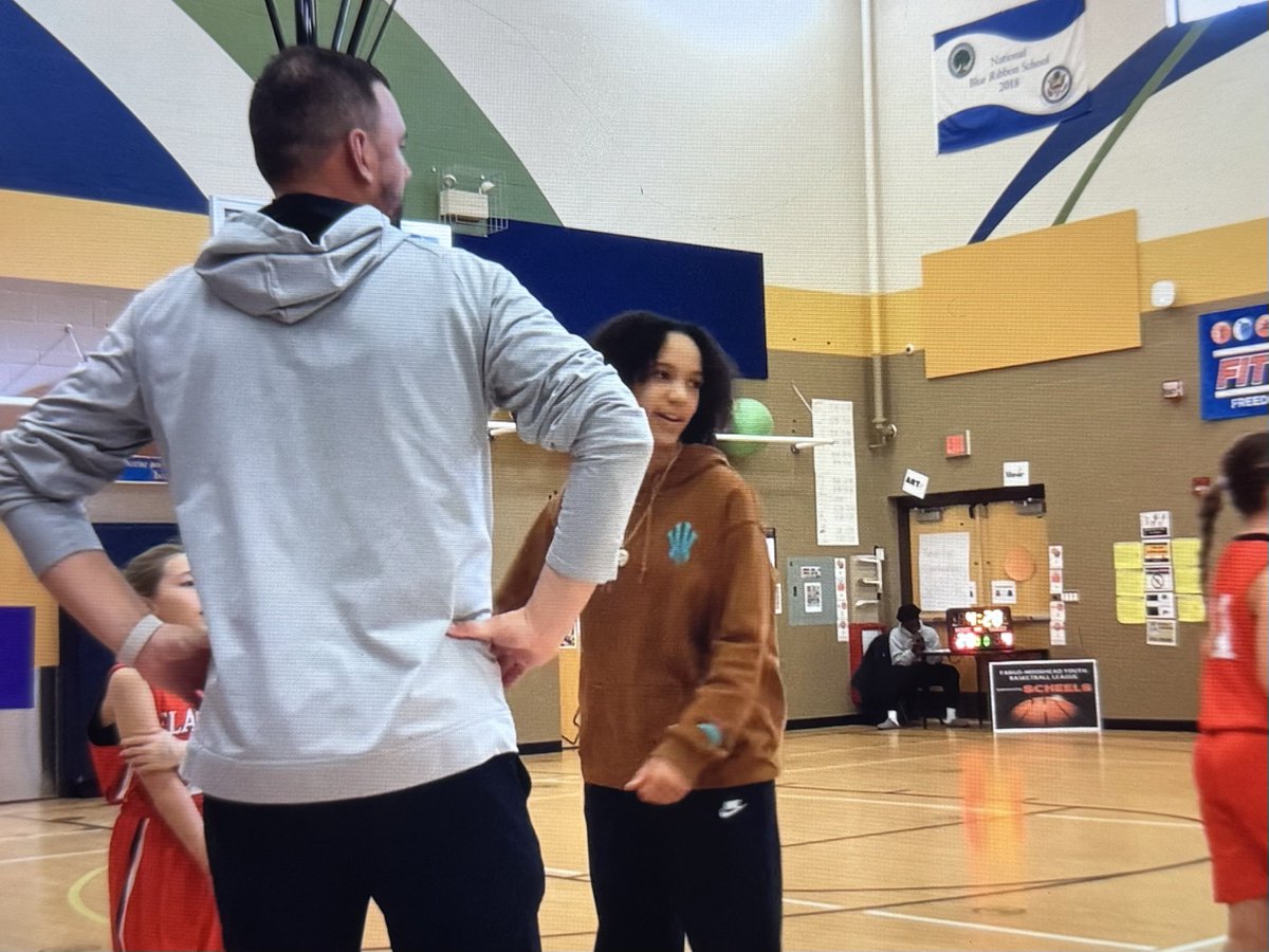 jjtaylor1111's tweet image. There is always time to #PayItForward I love talking, coaching , and being around these young hoopers. 🤞🏽♾️🪶 #tribe