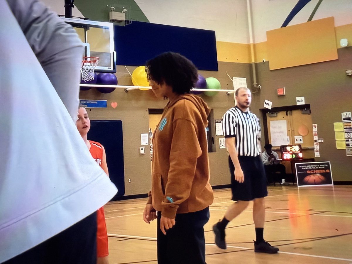 jjtaylor1111's tweet image. There is always time to #PayItForward I love talking, coaching , and being around these young hoopers. 🤞🏽♾️🪶 #tribe