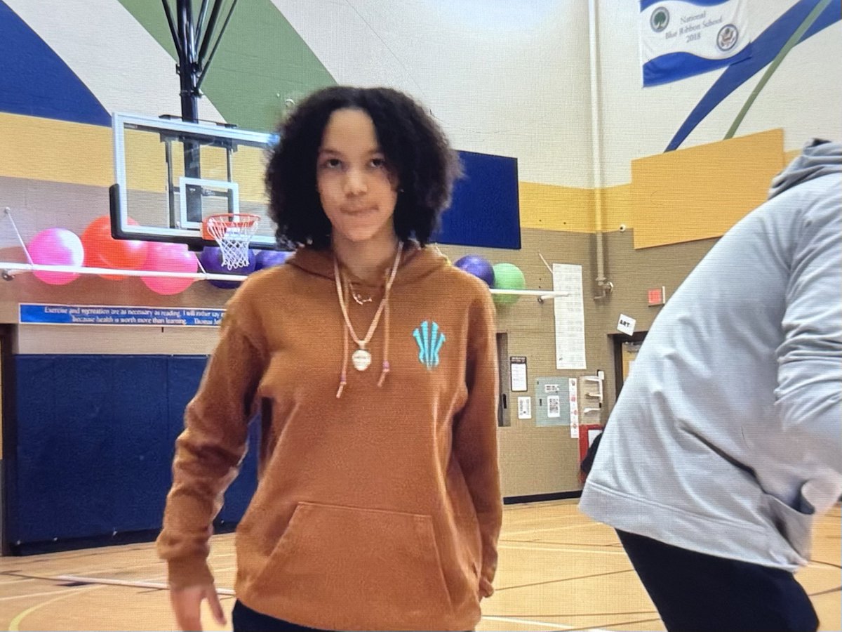 jjtaylor1111's tweet image. There is always time to #PayItForward I love talking, coaching , and being around these young hoopers. 🤞🏽♾️🪶 #tribe