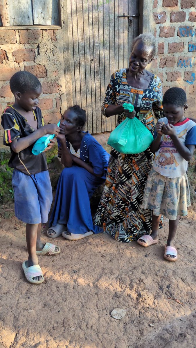 GoshensN's tweet photo. Sharing God's love with the critically vulnerable through giving. The beneficiaries know it is God's hand working through you our partners and so the also thank God for using you. Let's continue being God's hand and foot to reach out. https://t.co/vg8S4ccvUT