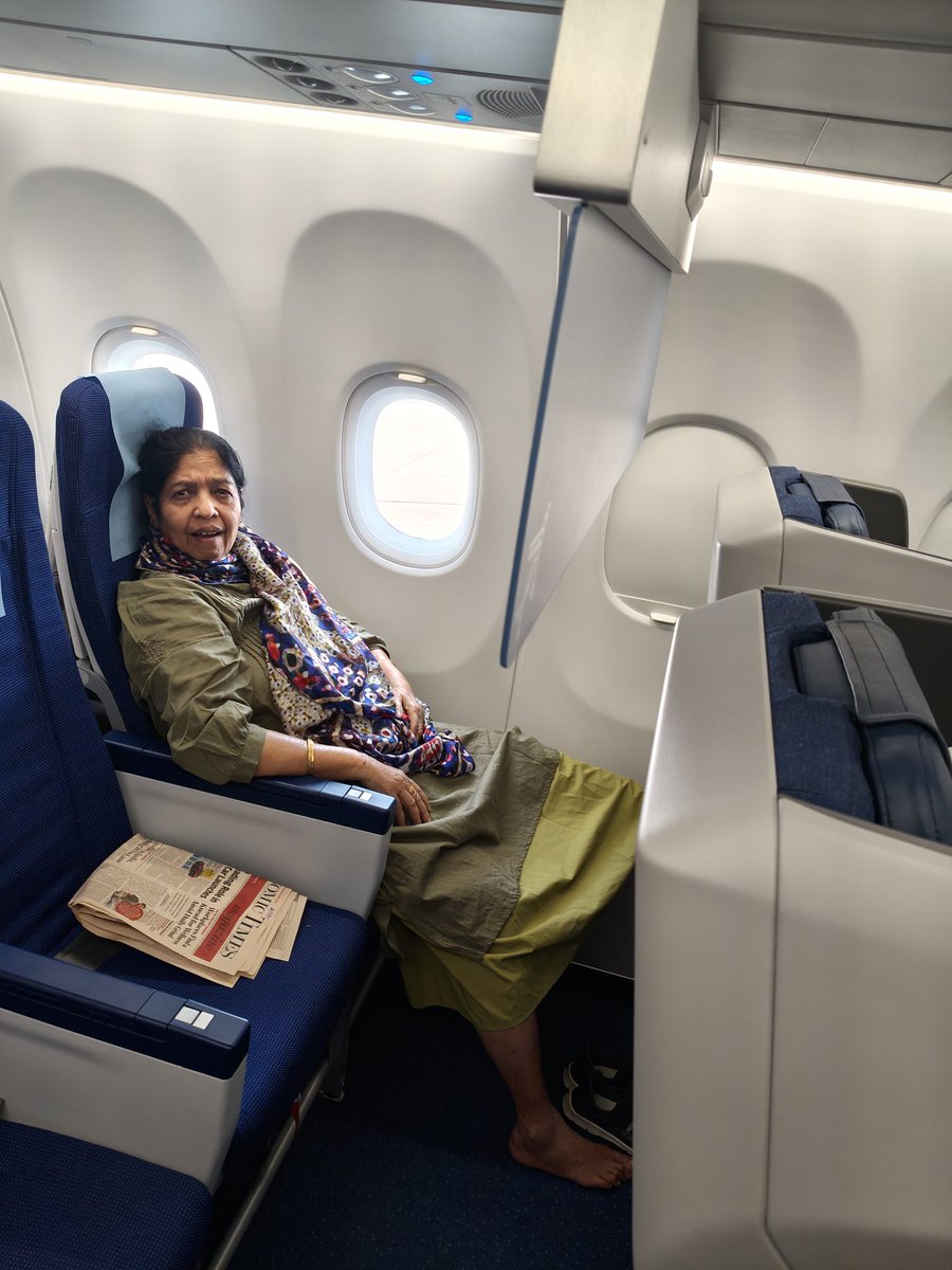 abulaskar's tweet photo. @IndiGo6E @DGCAIndia @MoCA_GoI @RamMNK the screen in Seat row 4 is a safety hazard , it can injure a passenger and can be a possible hindrance during evacuation ... Poor design sence https://t.co/TUrFWQN6ap