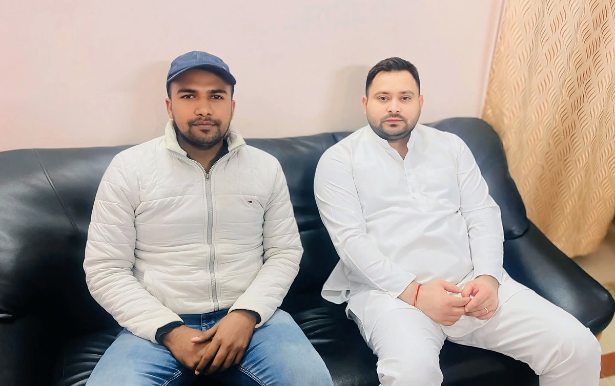 _Sumit_raj's tweet photo. बिहार के भविष्य एवं बिहार में नौकरियों की बहार लाने वाले,बिहार को समृद्धि के पथ पर अग्रसित करने वाले,बिहार के सर्वांगीण विकास की सोच रखने वाले,बिहार के नेता प्रतिपक्ष और भावी मुख्यमंत्री माननीय श्री @yadavtejashwi जी को जन्मदिवस की अनन्त शुभकामनाएं ।
#HappyBirthday
#TejashwiYadav https://t.co/In9dZfAT5m