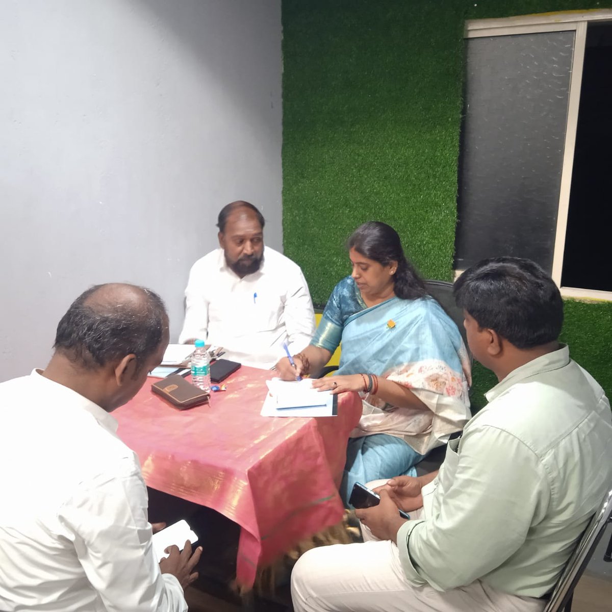 SangeethaMathi2's tweet image. பாஜக சென்னை மேற்கு மாவட்டம் மதுரவாயல் தெற்கு மண்டலில், மண்டல் தலைவர் திரு புருஷோத்தமன் அவர்கள் தலைமையில் மையக்குழு கூட்டமும், 
சக்திகேந்திர பொறுப்பாளர்கள் கூட்டம் நடைபெற்றது.
07.11.2025.