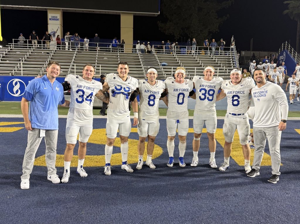 CoachLamAF's tweet image. Proud of my boys! 
Great TEAM Win!
#BoltBrotherhood #WorkWins