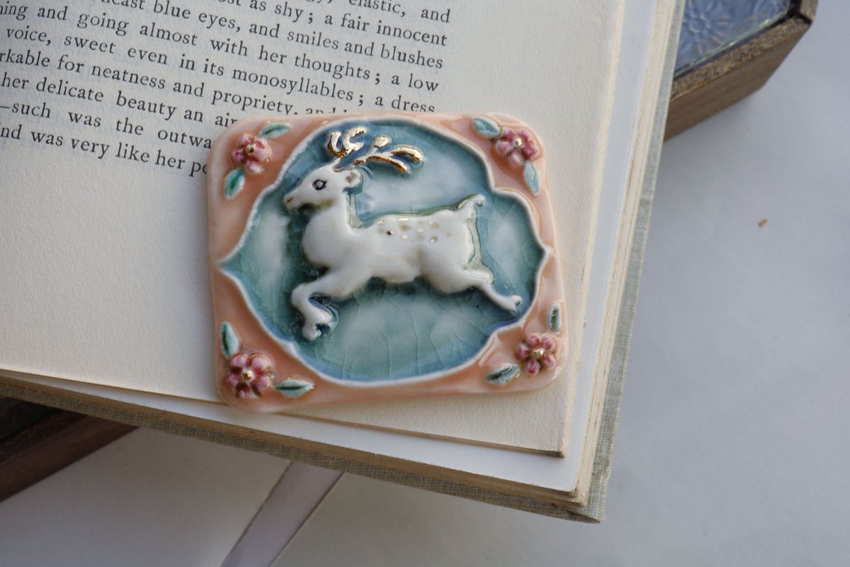 他サイトにて完売】プロメアの陶器風ブローチ プロメアさん [米米姉妹