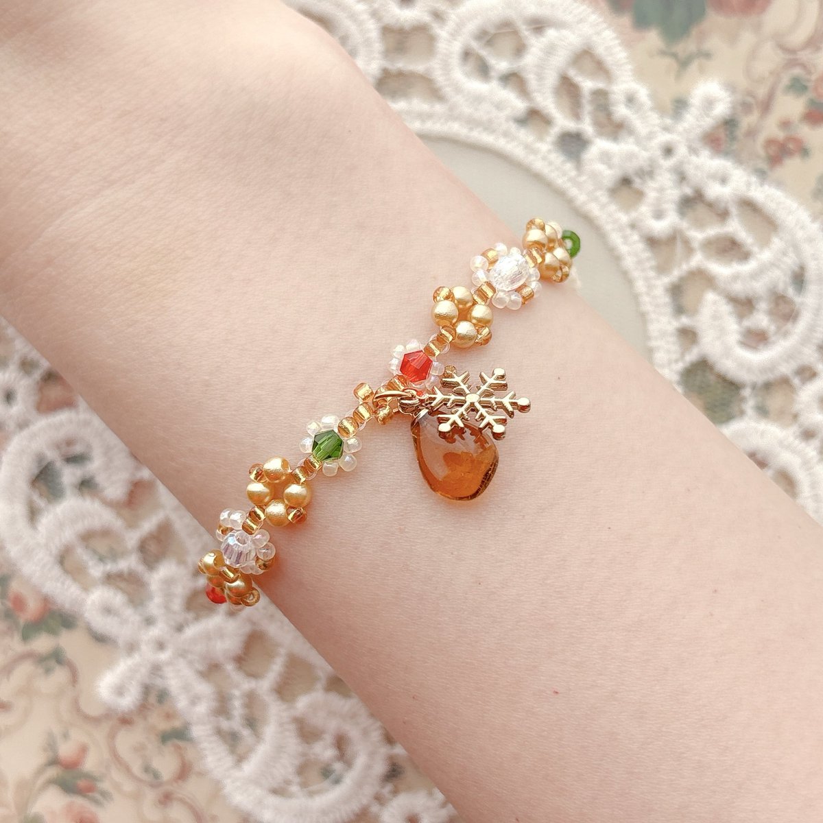 n_a_m_u_76's tweet image. Xmas illumination🎄🎅🏻

red❤️×green💚×gold💛

#Namu #handmade #beads #seaglass #Xmas #クリスマス