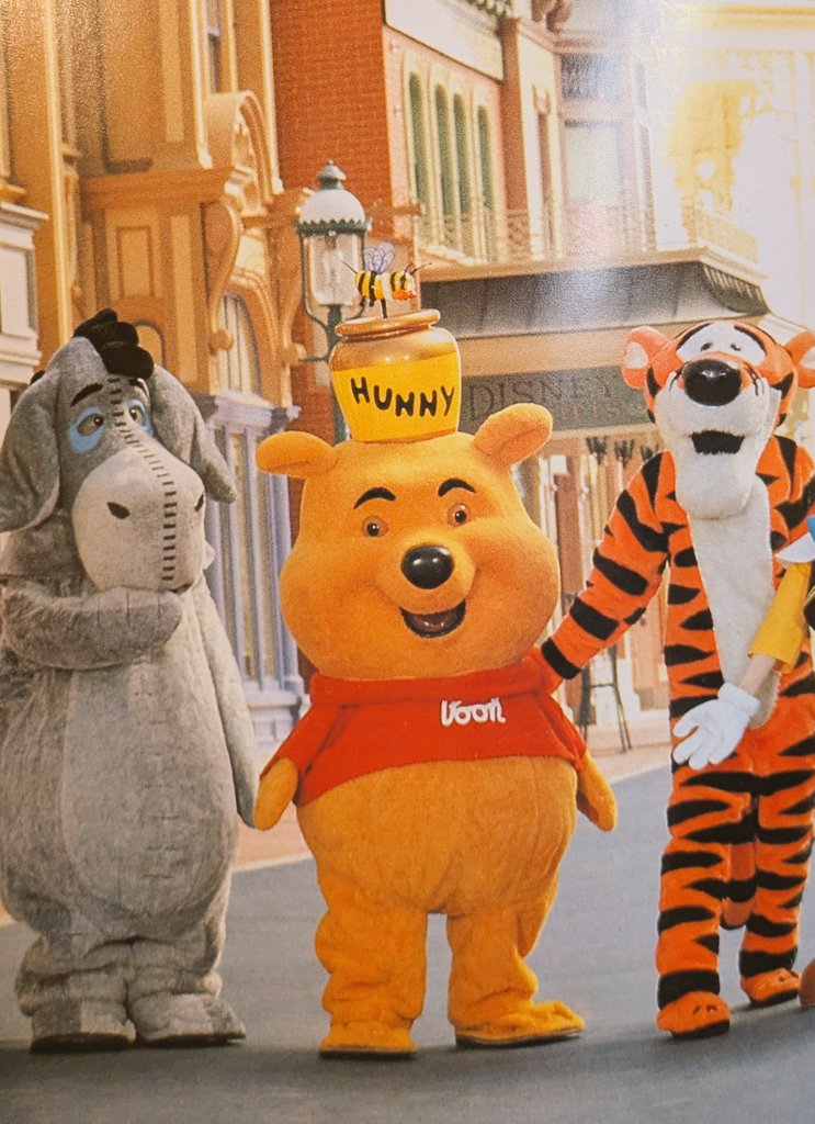 昭和58年、開業の年の『東京ディズニーランド大図鑑』に載っている、クマのプーさん。