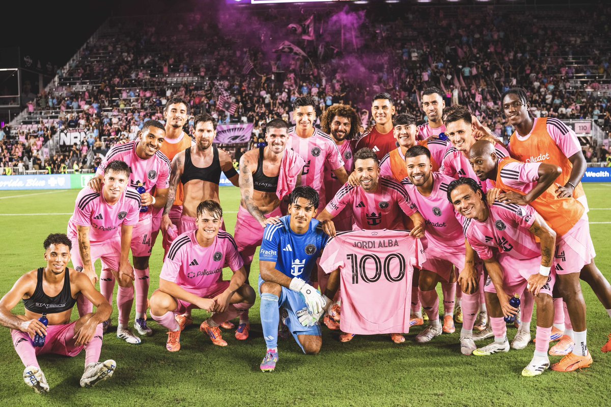 InterMiamiCF's tweet photo. 100 razones para celebrar a un maestro 💗 https://t.co/H1auhqSmLs