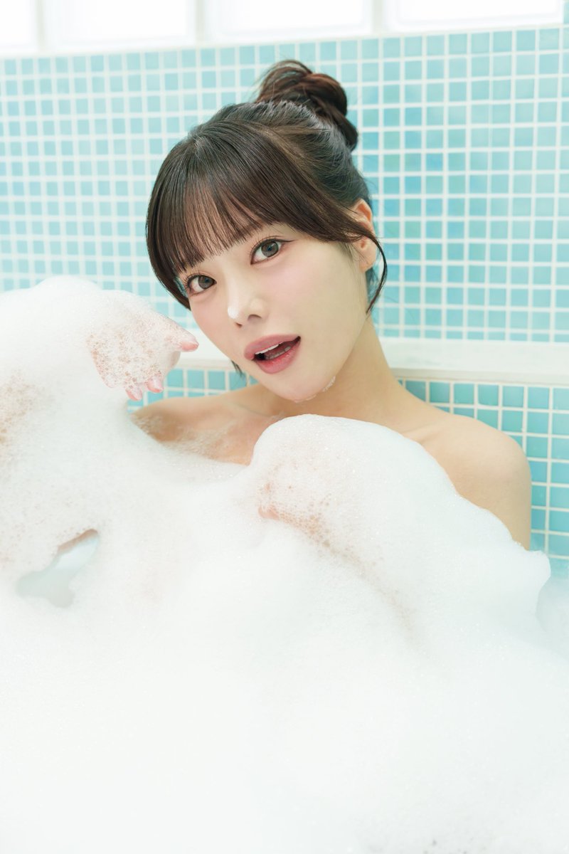 倉知玲鳳　キャンパスアート　水着 倉知玲鳳1st写真集