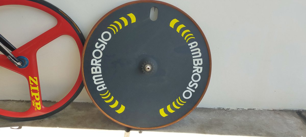 kevdrian's tweet photo. WTS rear disc wheel 700c Ambrosio tubular 
Inc. cog 15t + lockring
Kondisi perlu ganti ban, stiker mulai copot.
10jt nego.
Lokasi Cisauk, Kab. Tangerang. 

Cek langsung ke lokasi buat liat kondisi.
#fnfjb
https://t.co/Jaf3NuDtGJ https://t.co/E6fDa43kii