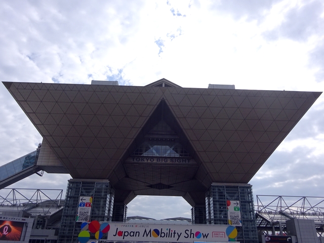 Suteki__Tech's tweet image. 「#ジャパンモビリティショー 」を見学

●「水素エネルギー」や「宇宙開発」の展示も多かった
●未利用資源のアップサイクルやモノマテリアル化の展示も少なくなかった
●移動医療施設や移動衛星通信基地局など，災害時の活用法の展示は，即実現して欲しい内容だった

#JapanMoblityShow  #自工会