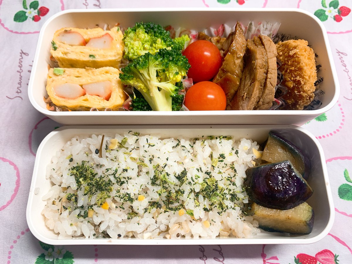 _eve4230's tweet photo. 最近のお弁当🍱
昨日西友行ったらトリささみが売ってなくてびっくり🫨
賞味期限切れそうだったカルディのレンジでチャーシュー作れるやつ美味しかったけど一人暮らし民はお惣菜で買った方がいいなって思いました😂
#お腹ぺこりん部 #お弁当 #お弁当記録 #料理 #自炊 #一人暮らし #節約 https://t.co/7lSIkqCxPn