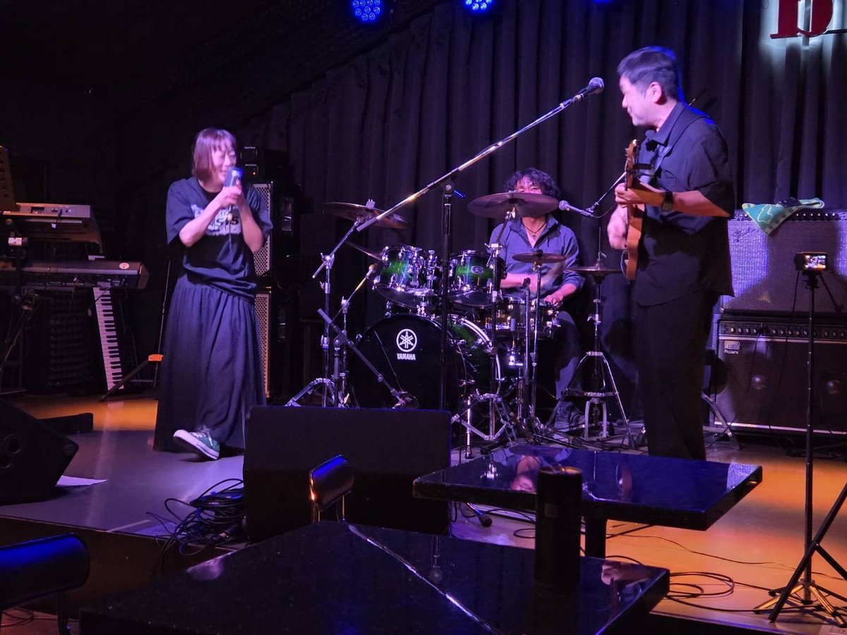 hiro_erfu's tweet photo. お陰様で『音の和ライブ』大成功のうちに終演。地元からも偶然（流石音の和‼️）来て戴いたり、終演後に拙いリズムをお褒め戴いたり、左耳が聴こえない為にモニターを右側にして戴いたり、ご共演の皆さんにフランクに接して戴いたり、メンバーとも楽しく演奏させて戴いたり。&amp;Happyで御座います。感謝。 https://t.co/YMlByI6iO6