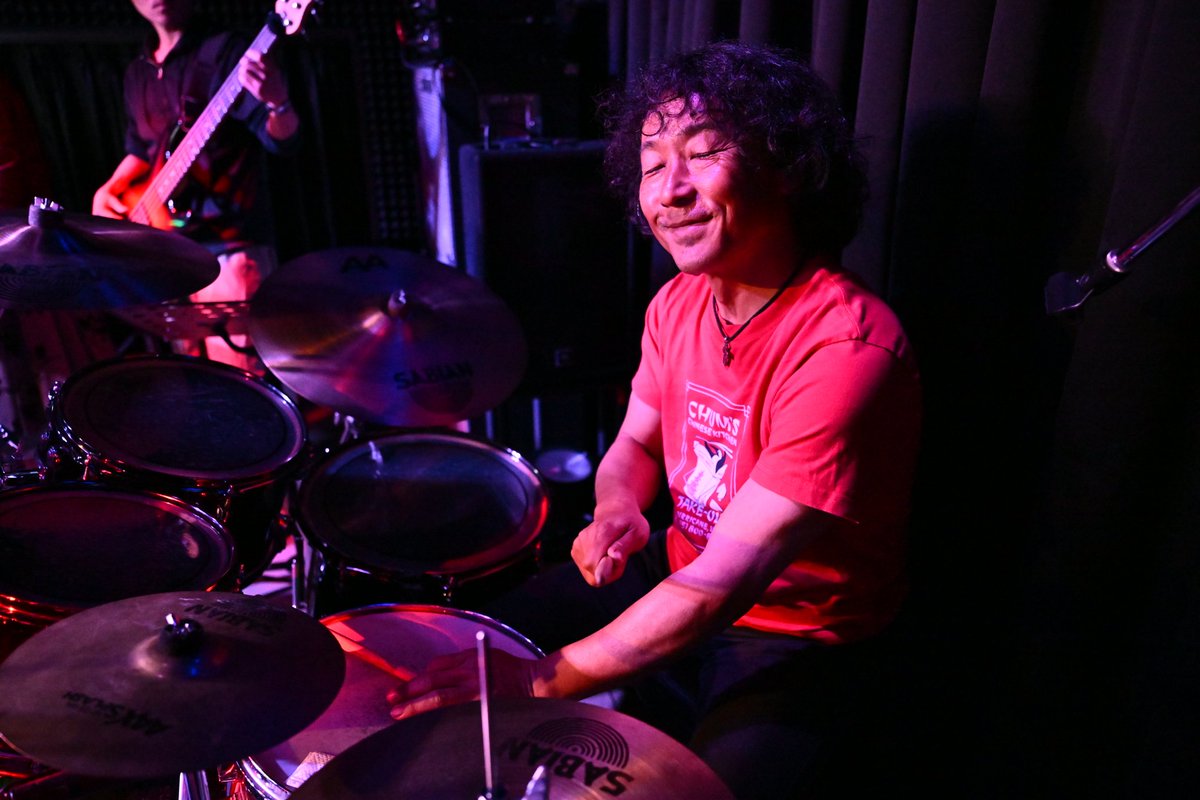 お陰様で『音の和ライブ』大成功のうちに終演。地元からも偶然（流石音の和‼️）来て戴いたり、終演後に拙いリズムをお褒め戴いたり、左耳が聴こえない為にモニターを右側にして戴いたり、ご共演の皆さんにフランクに接して戴いたり、メンバーとも楽しく演奏させて戴いたり。&amp;Happyで御座います。感謝。