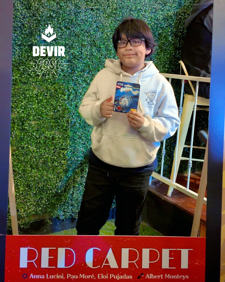 DevirAmericas's tweet image. Aquí les dejamos las fotos de algunos afortunados de esta jornada del Devir Fest Perú 2025 😍 y orgullosamente los felicitamos, todos ganadores de la Trivia Devir 🫶

Muchas gracias a quienes participaron 💙

#DevirFest #Lima #DevirFestPerú #JuegosDeMesa #DevirAmericas