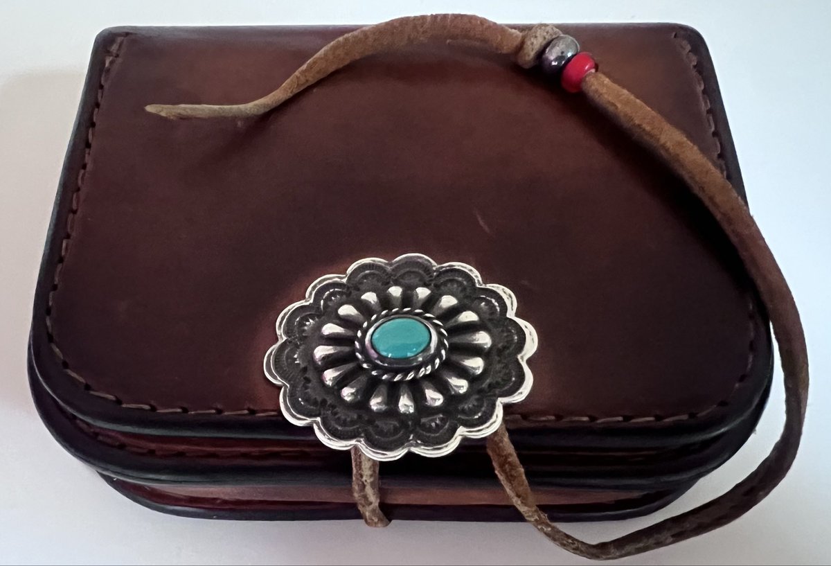 MgQDVtCtGEOlZ2i's tweet image. 使い始めて10年が経った小銭入れ｡これからもよろしく。
#goros #ゴローズ #経年変化