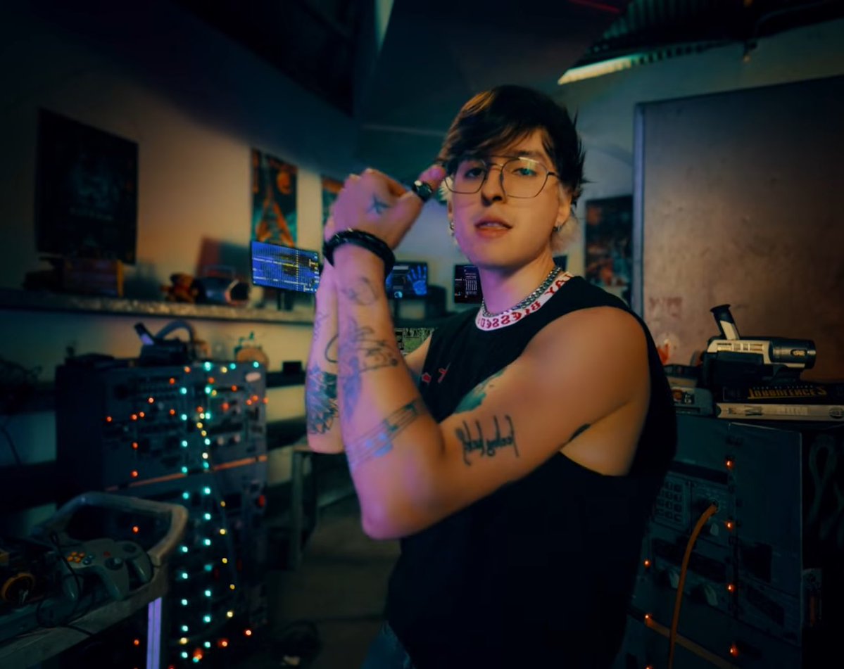 vickyxvelez's tweet image. Nunca lo había visto tan absurdamente atractivo Dios es que qknausnqjqbqjqjq