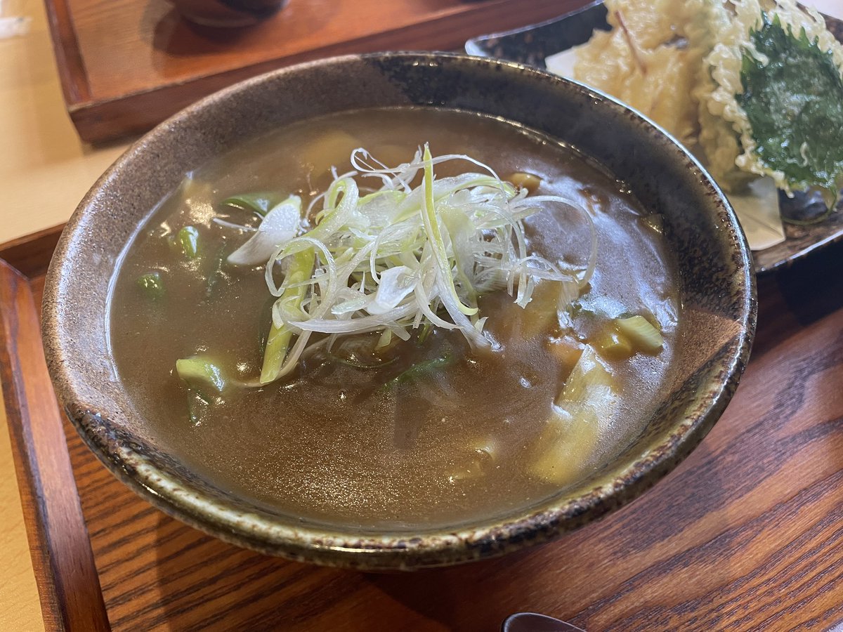 札幌市厚別区厚別西4条4-7-13…
「カレー蕎麦」を食す！
美味しゅう御座いました。。。