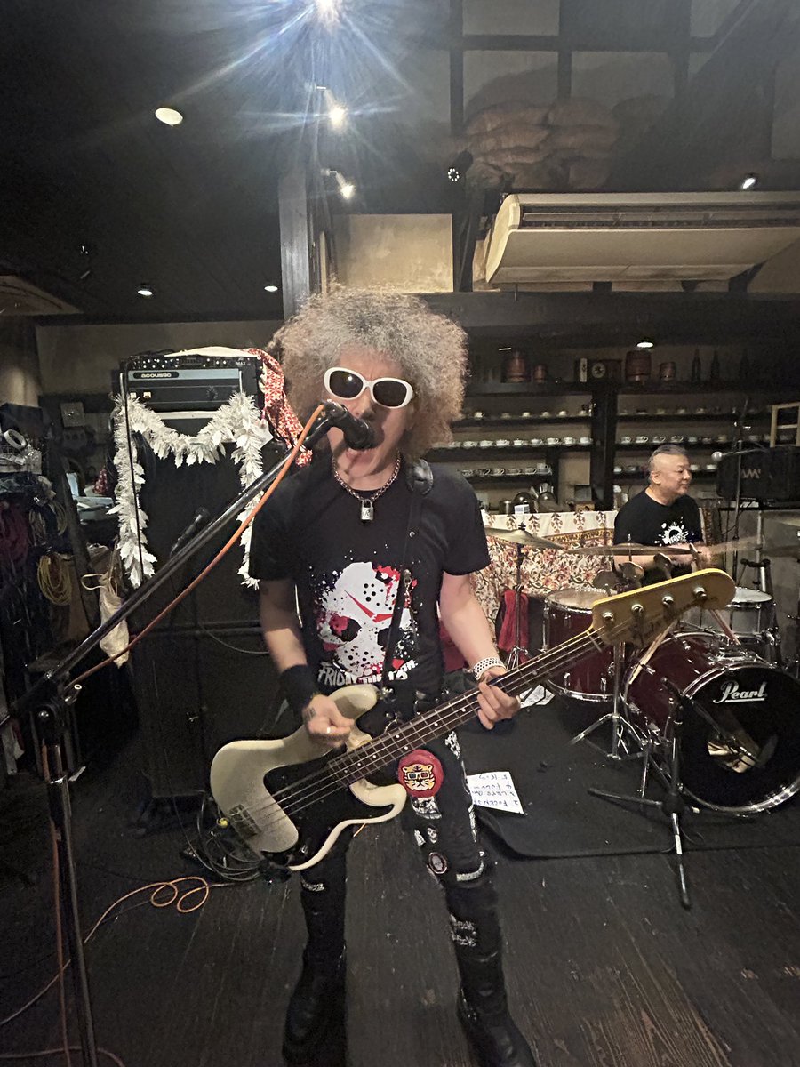 昨日は一宮市の尾張珈琲館にて自主企画ライブ！

仕事で来れなかったケンちゃんの代わりにホリーが叩いてくれました。ありがとう！

急に決まったライブにも関わらずお越しいただいた皆様、対バンの皆様、会場のマスターと奥さん、ありがとうございました。

次回は12/6(土)星ヶ丘ROCK BAR UKです😊