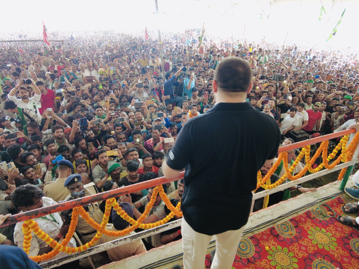 _MrShivamPandey's tweet photo. बिहार के पूर्व उप मुख्यमंत्री श्री तेजस्वी यादव जी को जन्मदिन की बहुत बहुत बधाई और शुभकामनाएं 

प्रभु श्री राम जी महराज की कृपा आप पर हमेशा बनी रहे भैया।

@yadavtejashwi https://t.co/j4BKCkFaR1