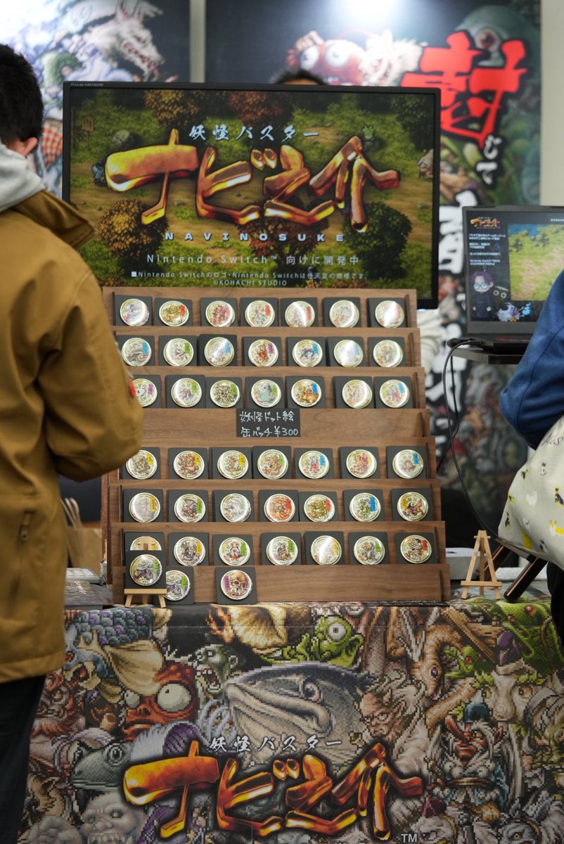 今日はあいにくの雨で、のんびり始まるかな〜と思っていたデジゲー博ですが予想以上にたくさんの方が缶バッジをお求めくださっていて…び、ビックリ！！😳✨
中には10個まとめてくださる方もいて、本当に感激です😭
ありがとうございますーー！！