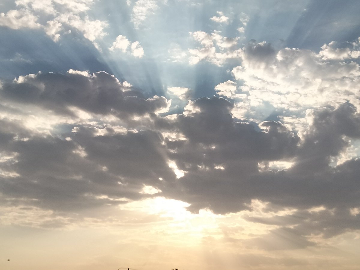 اللهُمَّ صباح خير له وقع وأثر في يومنا، نرى بهِ الفتح والتمكين، والتيسير والبركة، ونسمع بهِ مايسرّ ويُبهج، ونلمس بهِ آثار توفيقك»