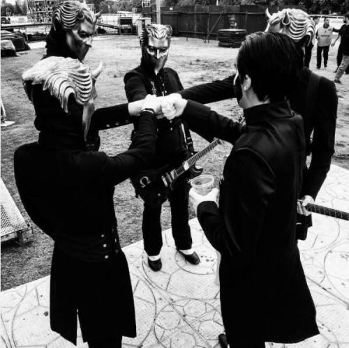 ces !! 🧟 tweet media