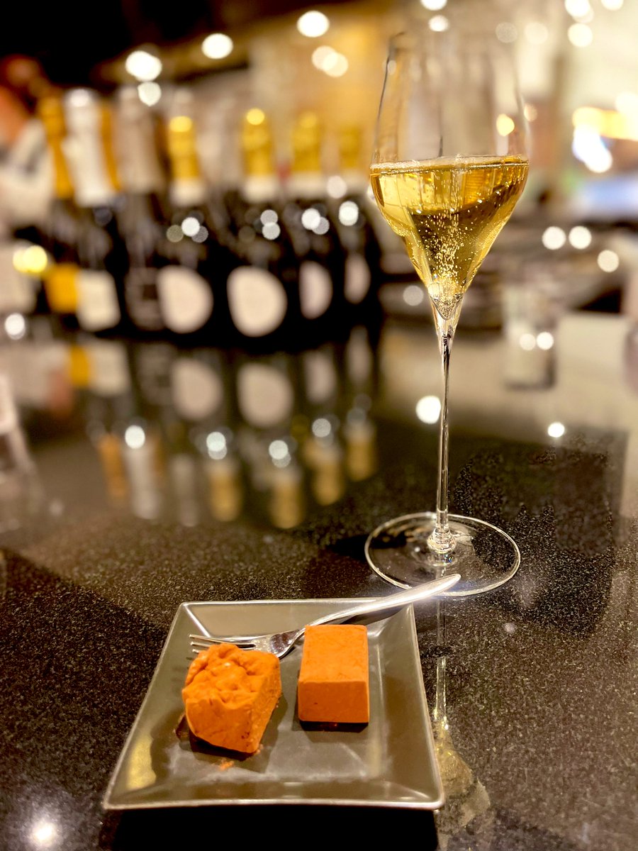 fleur85172820's tweet image. ずっと気になっていたダウン🧥
友人と新大久保で会う日が、新宿のポップアップ開催と偶然重なり立ち寄ってきました。軽やかで暖かく、シルエットも綺麗で大満足。
THE STANDのトリュフチョコは、シャンパーニュと合わせると至福のマリアージュ♡
その後もひとり買い物三昧🛍️

#伊勢丹新宿　
#MACKAGE