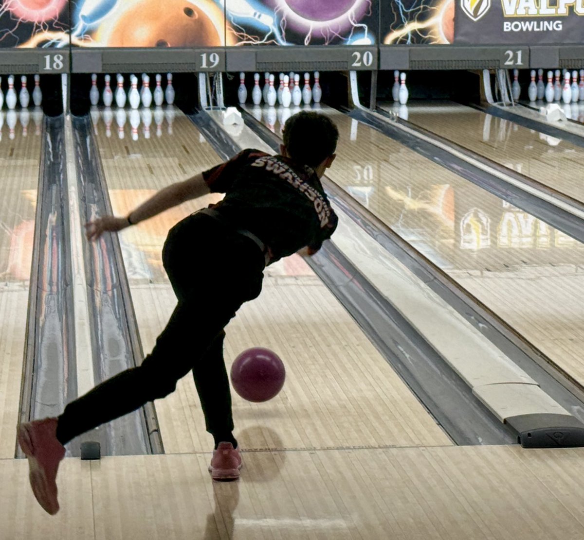 Boys 🎳 finishes 9th at the Spartan Eliminator w/5496 series!

Anthony Swanson takes 🥉 w/1303 series (217 avg) and high game of 278 (highest game of tournament)!

Shane Asbra bowls 1170 (195 avg) w/high game of 223 and Michael Conroy shoots 1120 (187 average) w/high game of 224.