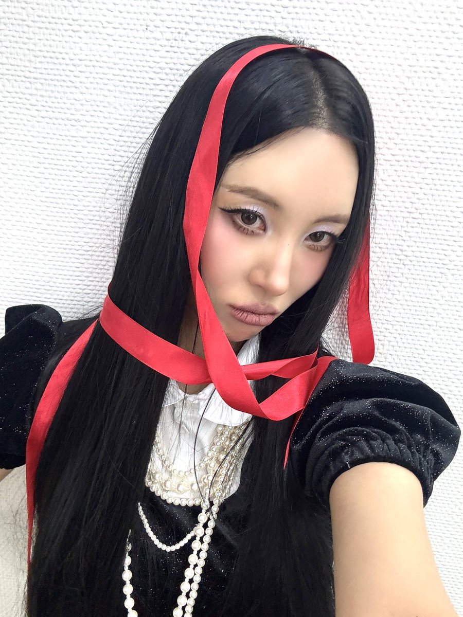 official_sunmi_'s tweet photo. [#MIYAPIC📸]

╭ ◝ ͡ ◜◝ ͡ ◜◝ ͡ ◜◝ ͡ ◜◝ ͡ ◜ ╮
기분이 CYNICAL 해질 땐
거울 보면서 미야 포즈를
따라해보세요!☆  •_< ㄴ
╰ ◞ ͜ ◟◞ ͜ ◟◞ ͜ ◟◞ ͜ ◟◞ ͜ ◟ ╯
               O
                    °   .

#선미 #SUNMI
#HEART_MAID
#CYNICAL https://t.co/RYQJ6mV1jS