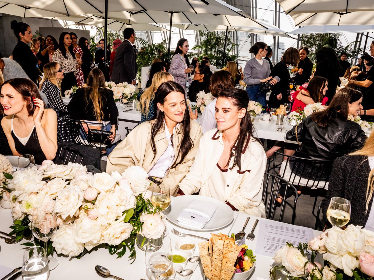 WWDThailand's tweet image. “มันง่ายที่จะทำตามสิ่งที่เคยประสบความสำเร็จก่อนหน้า เพราะเราทุกคนต่างอยากได้รับการยอมรับ แต่การสร้างสิ่งที่มาจากความปรารถนาแท้จริง และกล้าที่จะเป็นเจ้าของเรื่องราวของตัวเอง มันไม่ง่ายเลย” - Kristen Stewart

#WWDThailand
#AcademyMusuem
#WomeninFilm

wwdthailand.com/eye/inside-cha…