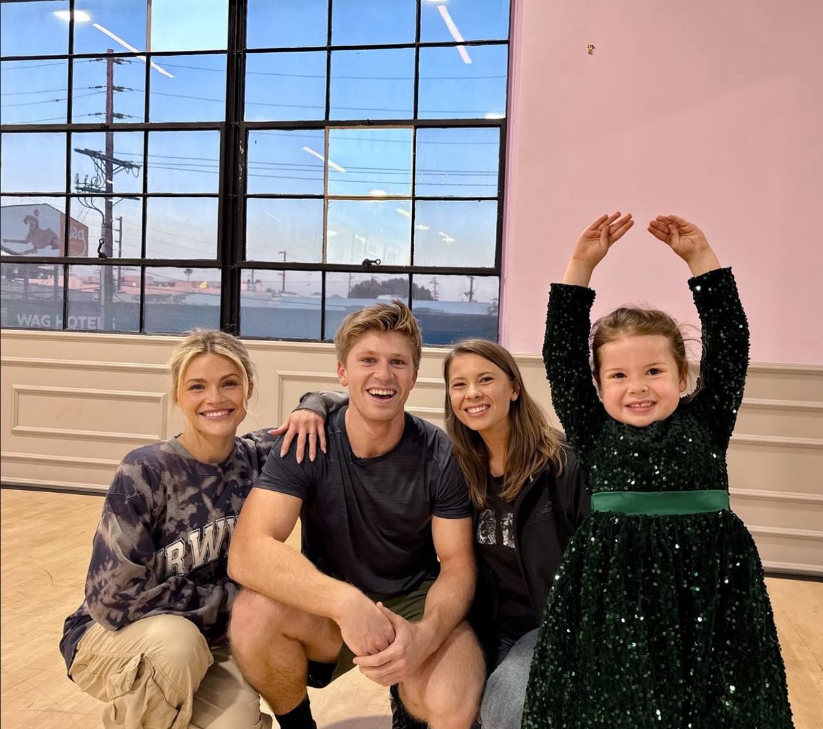 RobertIrwin's tweet photo. Love when the fam stops by rehearsals! https://t.co/MCsWLJmM2B