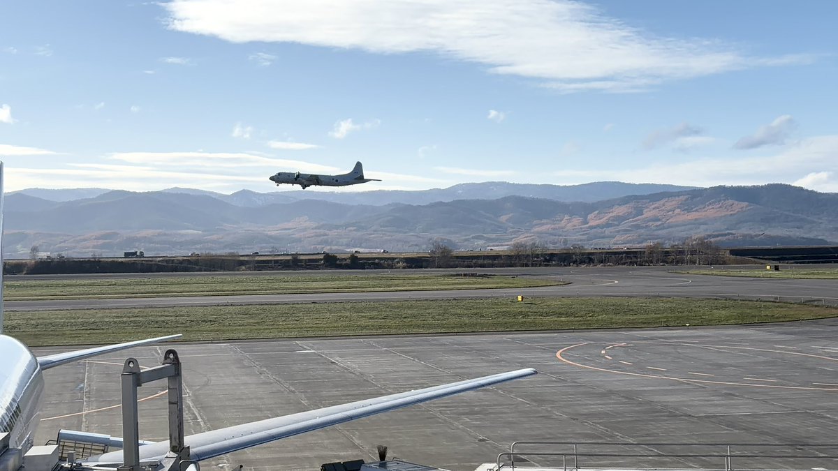 OUocb1c's tweet photo. どこかにマイルで弾丸旭川観光
帰るために空港来たらP3C発見

旭川空港になぜP3Cがいるのかと思ったら今日は体験搭乗があったのか✈️

#旭川空港
#海上自衛隊
#どこかにマイル https://t.co/Wi9HzQUZ4r