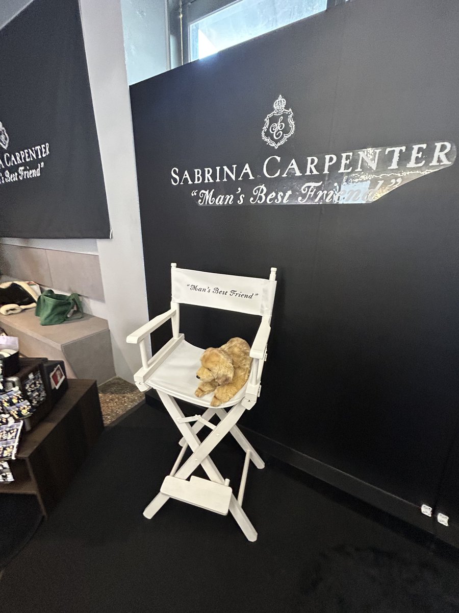 spacesabrinaxx's tweet image. sabrina official cafe in seongsu, seoul🐶
they’ll give you some free stuffs and also you can do gacha for free if you complete theee missions!!! loved the atmosphere!!! worth to come🤍🐾

@SabrinaAnnLynn 
@TeamSabrina