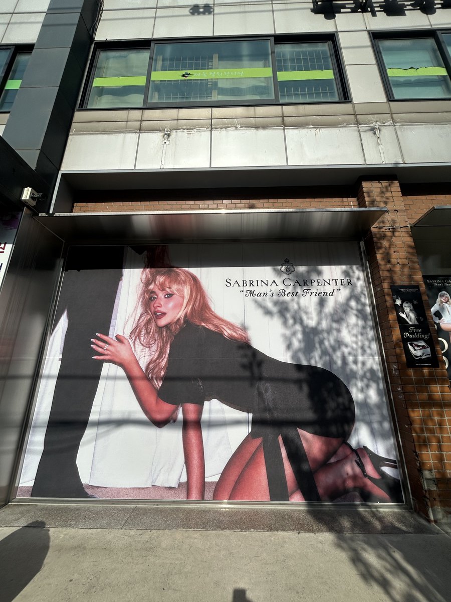 spacesabrinaxx's tweet image. sabrina official cafe in seongsu, seoul🐶
they’ll give you some free stuffs and also you can do gacha for free if you complete theee missions!!! loved the atmosphere!!! worth to come🤍🐾

@SabrinaAnnLynn 
@TeamSabrina