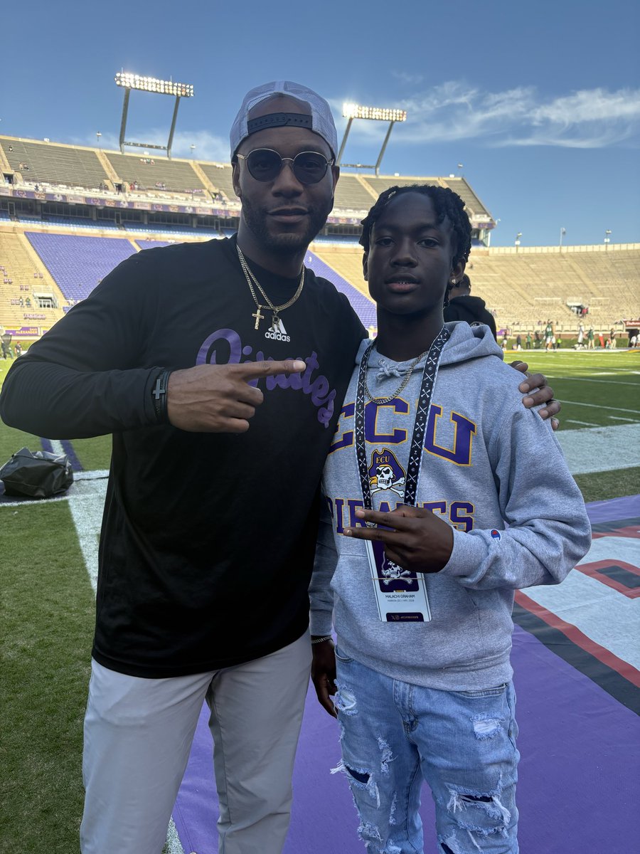superstar_mal's tweet photo. Had an amazing visit today at ECU Go pirates 💜🖤

@Dyrell_Roberts @ECUPiratesFB @CoachReamon @Coach_B_Harrell @RandallState https://t.co/USlu59megF