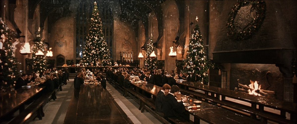 ArtCelineLove's tweet image. christmas season at hogwarts