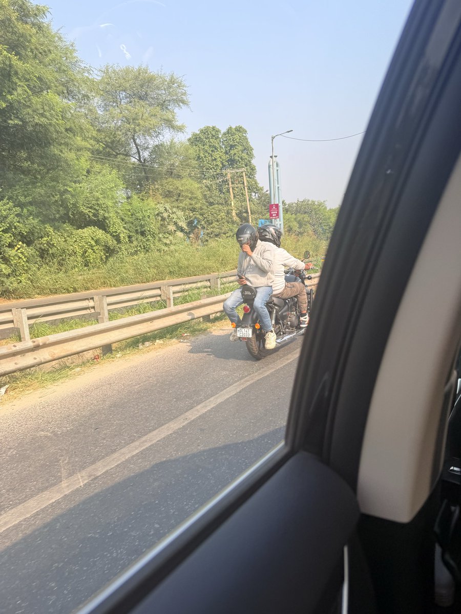 rathinmathur's tweet photo. @dtptraffic check these guys making videos on nh8 near aerocity https://t.co/9Jfo1CK9Cl