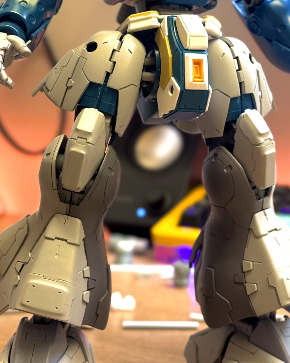 年末から来年にかけて映像作家としてワクワクする仕事が待ってます
つくらなきゃいけないものがたくさん溜まってるけど
ガンプラはほんといい息抜き
ケンプファー下半身がだいぶまとまってきました