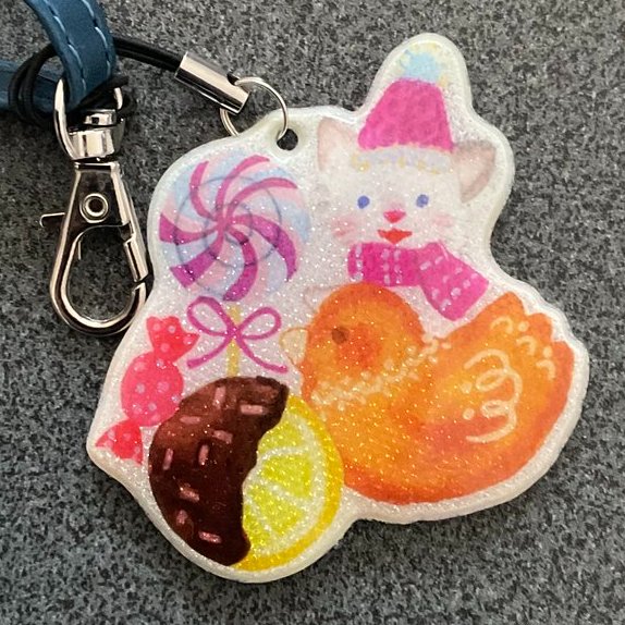 メリーチョコレートのクリスマスパッケージのリストを頂いてきました。
昨年に引き続き、絵本作家のおおでゆかこさん(<a href="/Oderon86/">おおでゆかこ - イラストレーター 絵本作家</a>)のデザインです。
昨年は可愛さにクリスマスミニバックを購入し、美味しく頂いて、バッグとキーホルダーは使っています(２～4枚目)。
今年はどうしようか…。