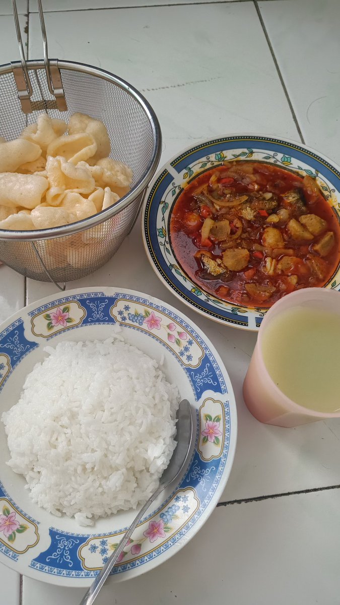 andikztr's tweet image. Day 5
Menu anak kos 
#weekendmood
#todaysmenu
from this                               to this 🍽️