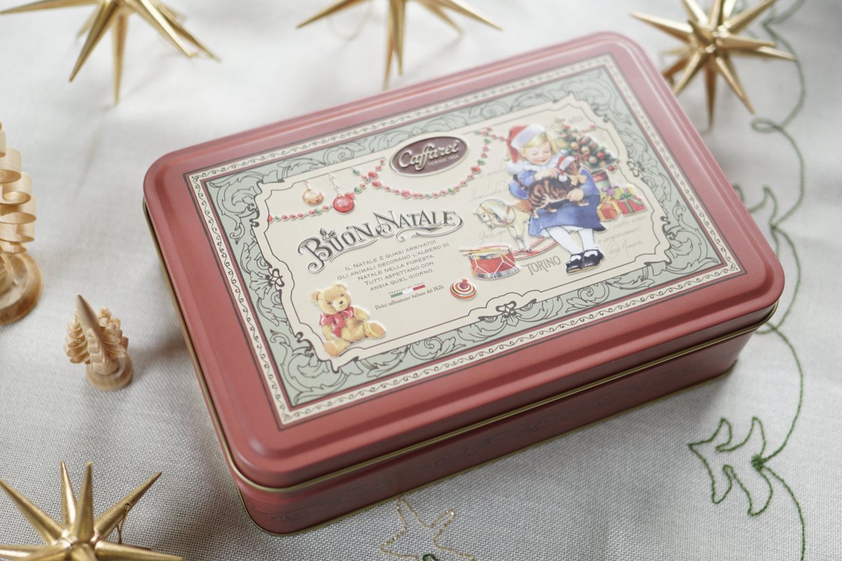 caffarel_choco's tweet photo. 今年も待ちに待った
クリスマスコレクションがスタート！

サンタ帽をおそろいにした女の子と
ネコが寄り添う「ノッテサンタ」は、
イタリアらしいアンティーク調の温もりある
デザイン缶に20粒がアソート。

クリスマス気分をいっそう盛り上げてくれる、
2025年X’mas限定品です🎄 https://t.co/mNhtAd6TYI