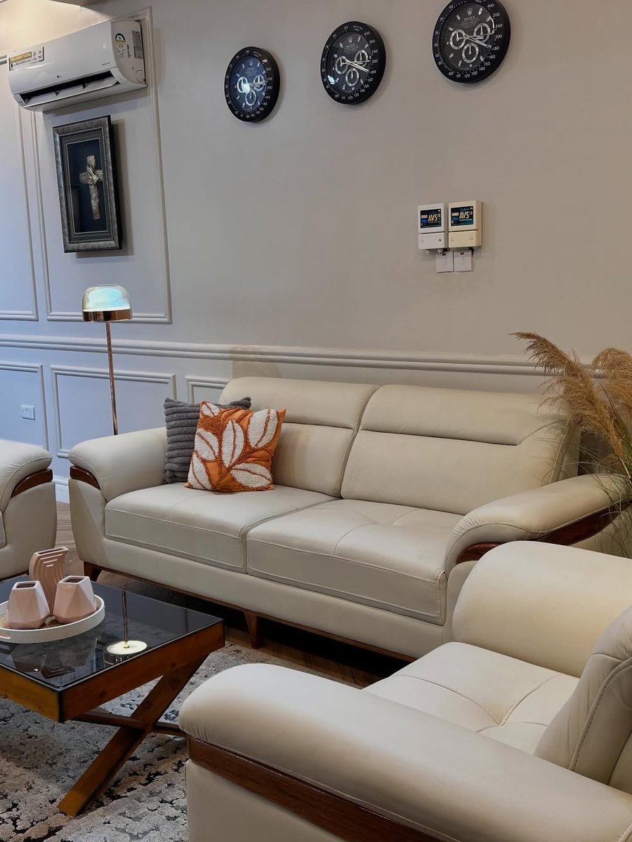 Plug_Furniture1's tweet photo. Plug Furniture &amp; Decoration ©️🇹🇿
▫️Sofa set 3:2:1
▫️Springs &amp; fiber
▫️Materials: Mninga wood &amp; Turkish fabrics
▫️Location: Chang'ombe Area, Keko Ward, Temeke Municipality, Dar es Salaam, Tanzania
▫️Karibu Sana

 📞 0754 029480 https://t.co/QvzfykXau3