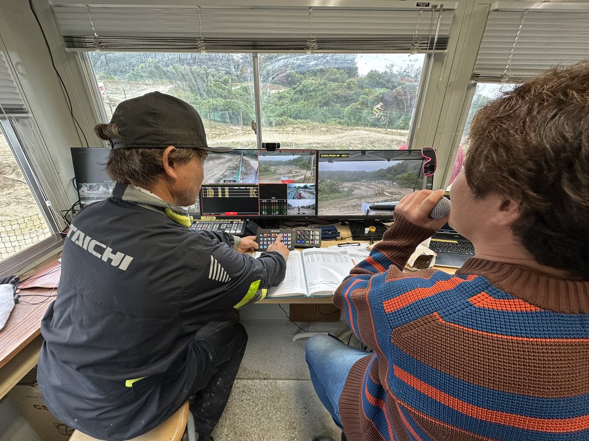 今日は生駒でパークスファイブ最終戦🔥
九州行ってたから間に合わなかったwwwww

裕貴フーズでランチして、実況の裏側wwww
ライブ中継しながら、カメラ切り替えして、めちゃくちゃ大変😨