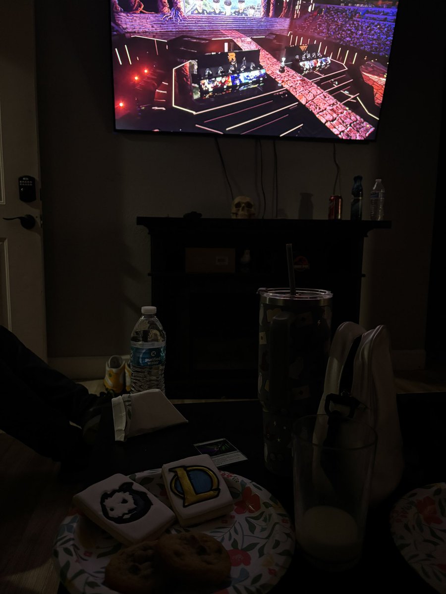 #Worlds2025 watch party, we have cookies 🍪!