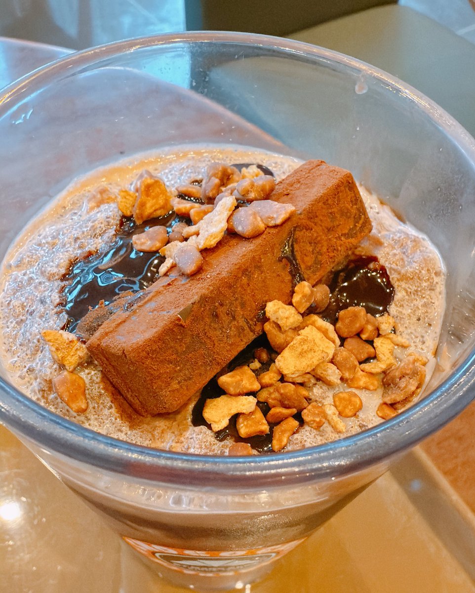 kraageset's tweet image. おやつの時間ですよ⏰

プレミアムスムージー🍫
ちと氷が大きめ🥹

#PYC
#キットカット