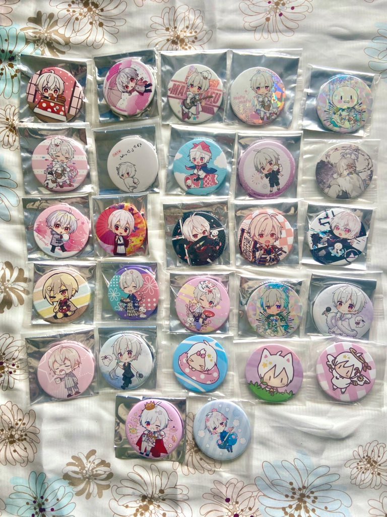utano_yuki's tweet photo. 【譲】画像のもの
【求】〜定価＋送料
整理のため、手持ちの缶バッジをお譲りしたいと考えております。
ご希望のものがありましたらご連絡いただけますと幸いです。
※特典のものが混ざっているかもしれません。
#そらる
#まふまふ
#AftertheRain https://t.co/h9NRzS1GAd