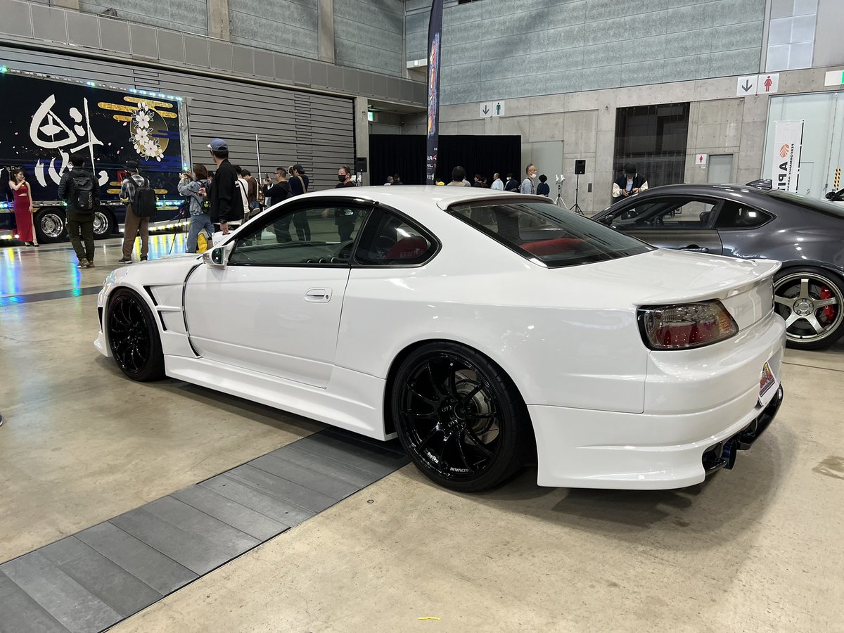 VERTEXSPY's tweet photo. カスタムカーショーにVERTEX EDGEげフルキットのS15が展示されてました❣️
とても嬉しい☺️
ありがとう御座います♪
#vertex
#vertexedge
#edge
#s15
#s15silvia https://t.co/9Ho2Qlf0nS