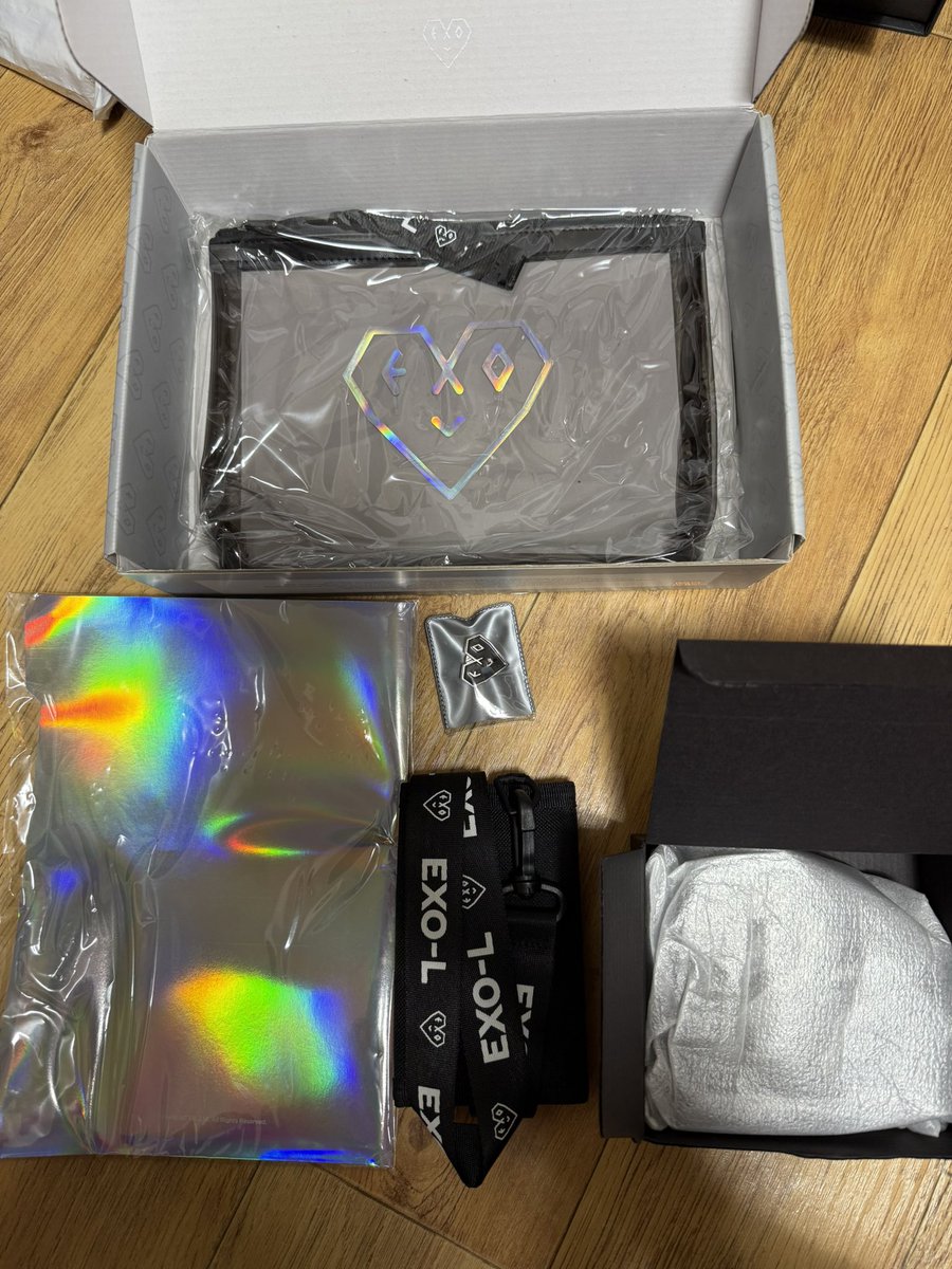 21weareone's tweet photo. 엑소 웰컴 키트 판매

0.5에 판매합니다! 배송비 미포함

엑소 포카 시우민 민석 수호 준면 백현 첸 종대 찬열 디오 경수 카이 종인 세훈 슈퍼엠 exo superm sell pc photocard xiumin suho baekhyun chen chanyeol D.O. KAI sehun https://t.co/twqelLzrjj